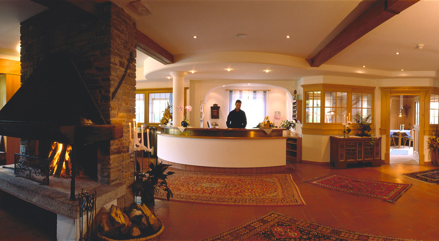 REception area of Hotel Markushof with burning fireplace